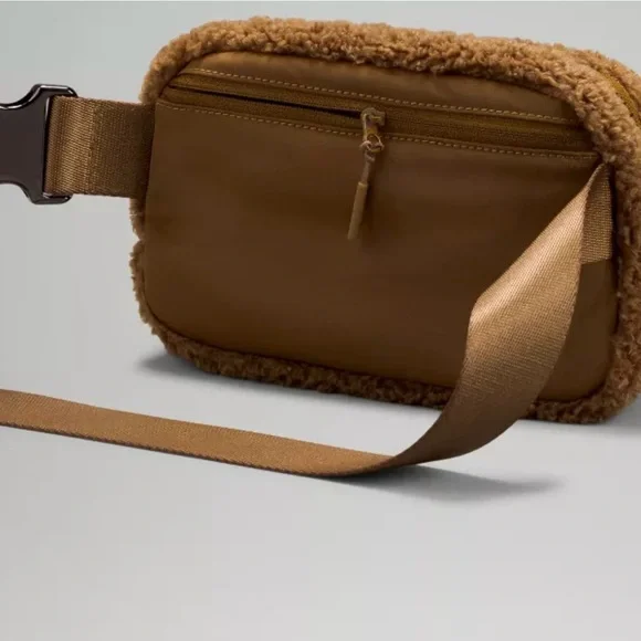 Lululemon Everywhere Belt Bag 
Fleece - Picture 3 of 15